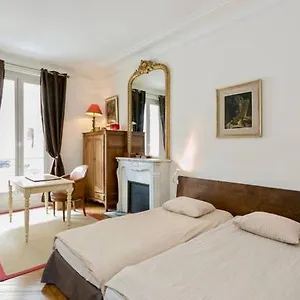  Séjour chez l'habitant Charming Bedroom