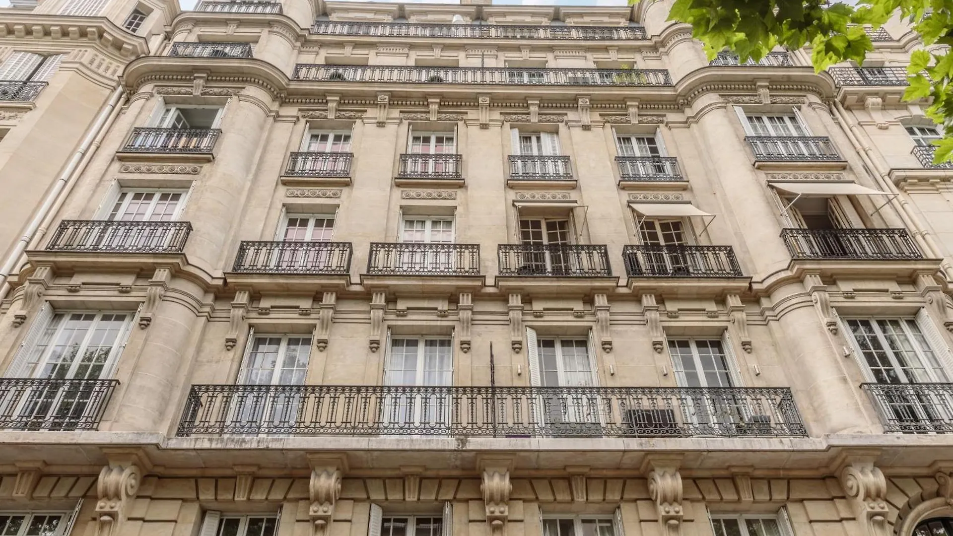 Maison De Ville Champs-Elysee Paris